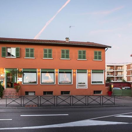 Auberge De La Vallee Francheville  ภายนอก รูปภาพ