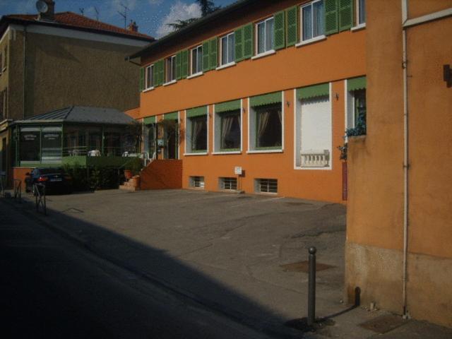 Auberge De La Vallee Francheville  ภายนอก รูปภาพ
